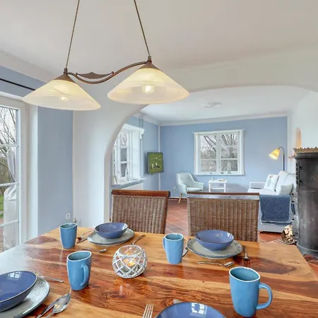 2 Bedroom Lovely In *