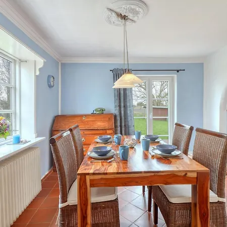 2 Bedroom Lovely In Dom wakacyjny