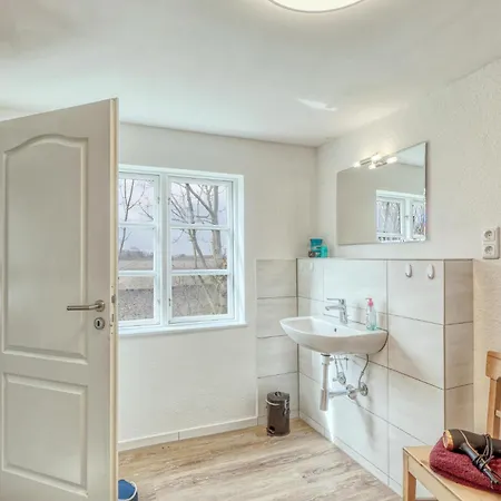 2 Bedroom Lovely In *