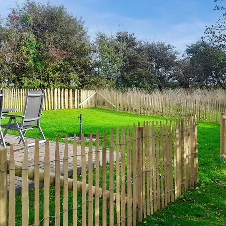 Dom wakacyjny 2 Bedroom Lovely In *