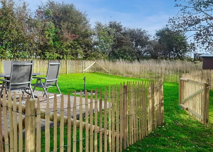 Vakantiehuis 2 Bedroom Lovely In *